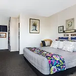 Airport Riverview Motel
